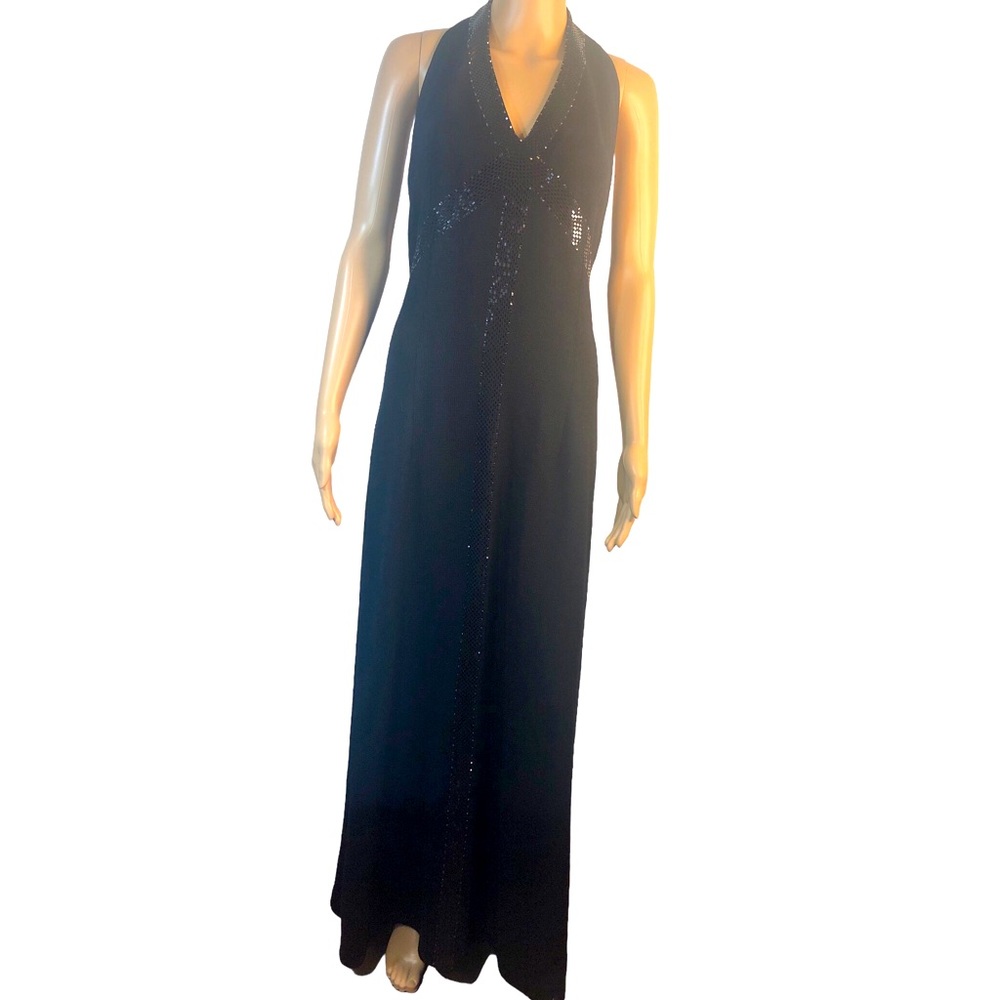 St John Evening dress Size 10 halter neckline shiney embellishment Santana knit.